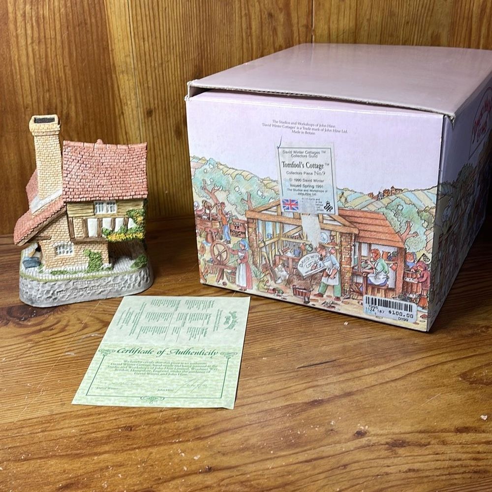 David Winter Cottages Tomfool’s Cottage Collectors Piece No. 9 Spring 1991‎